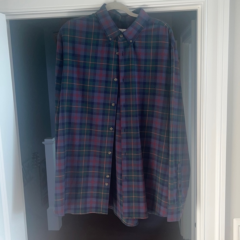 Mizzen and main plaid button down. Amazing condition, no flaws! Smoke-free house